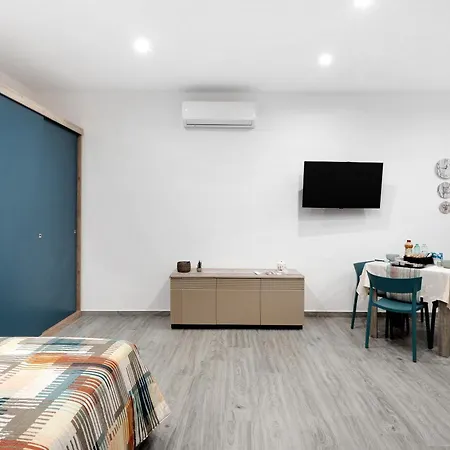 Etruria Apartment *